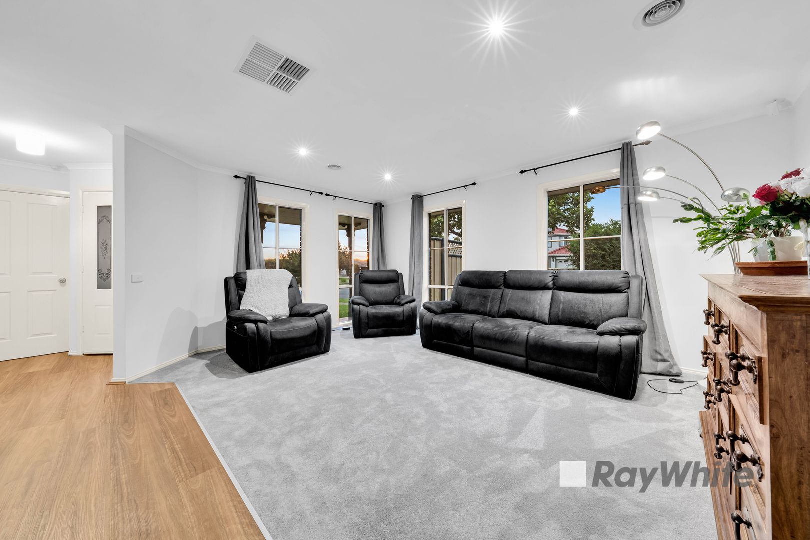 2 Sherwood Road, Narre Warren South VIC 3805, Image 2