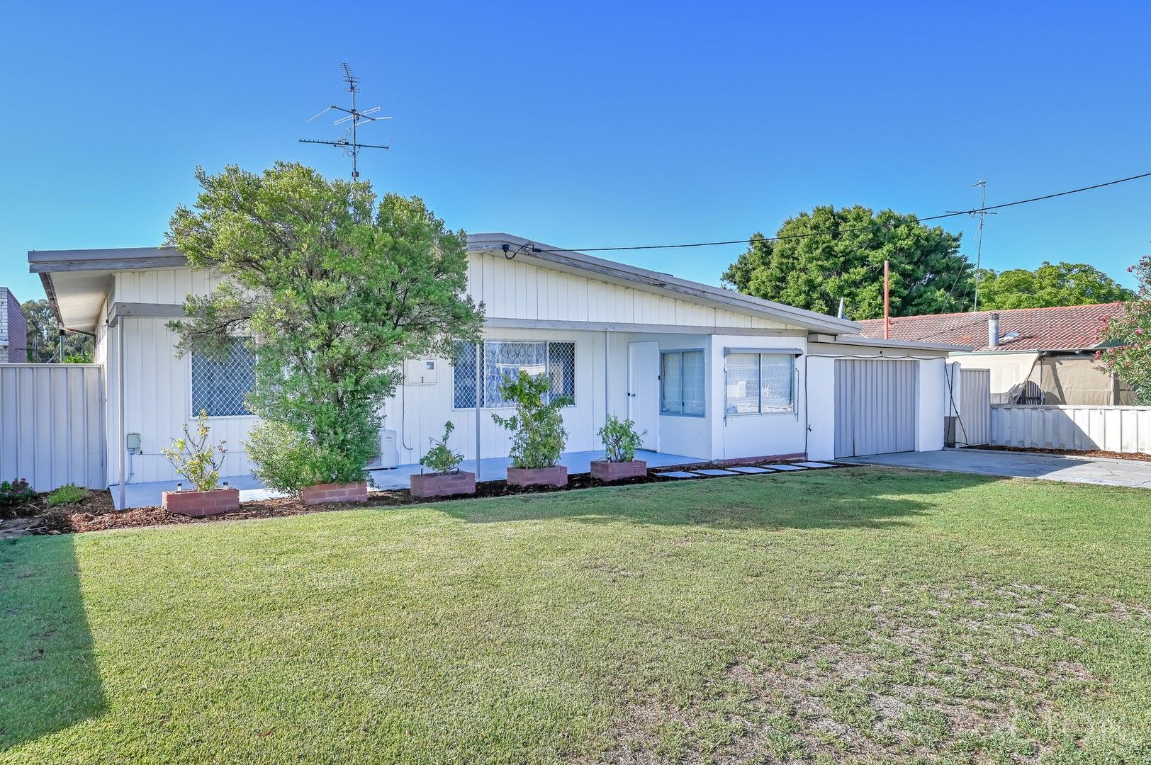 3 bedrooms House in 15 Reserve Drive MANDURAH WA, 6210