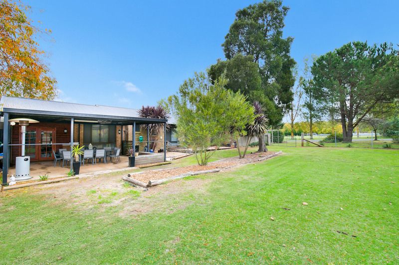 32 Manse Street, Guyra NSW 2365, Image 2