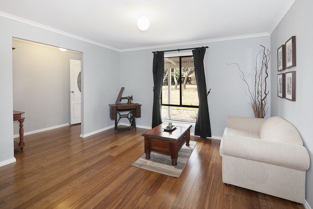 10 Drummond Street, SCARSDALE VIC 3351, Image 2