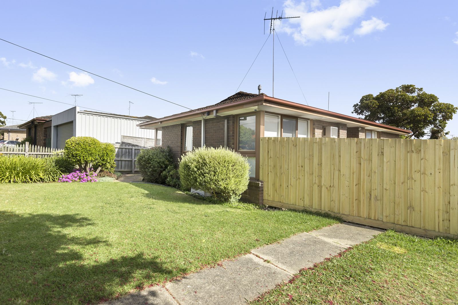 3 bedrooms House in 2 Boolarong Drive BELMONT VIC, 3216