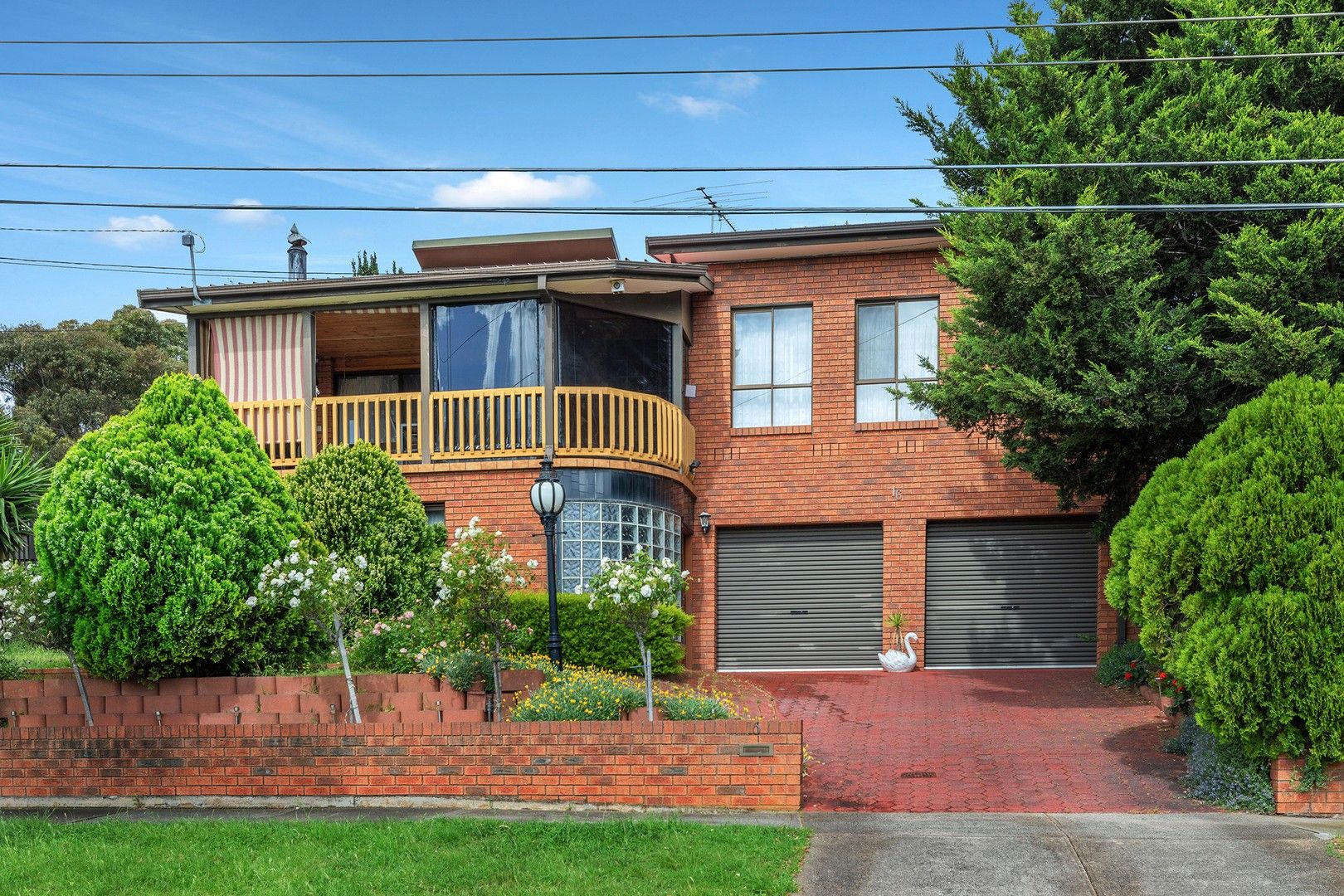 3 bedrooms House in 16 Rhonda Street AVONDALE HEIGHTS VIC, 3034