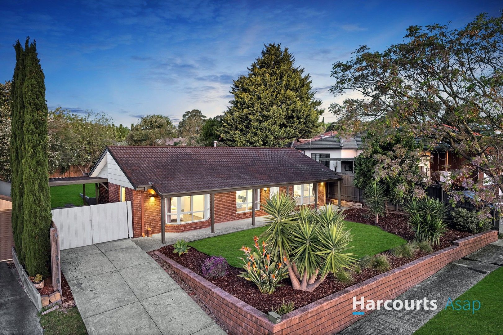 3 bedrooms House in 40 Inverness Street ENDEAVOUR HILLS VIC, 3802