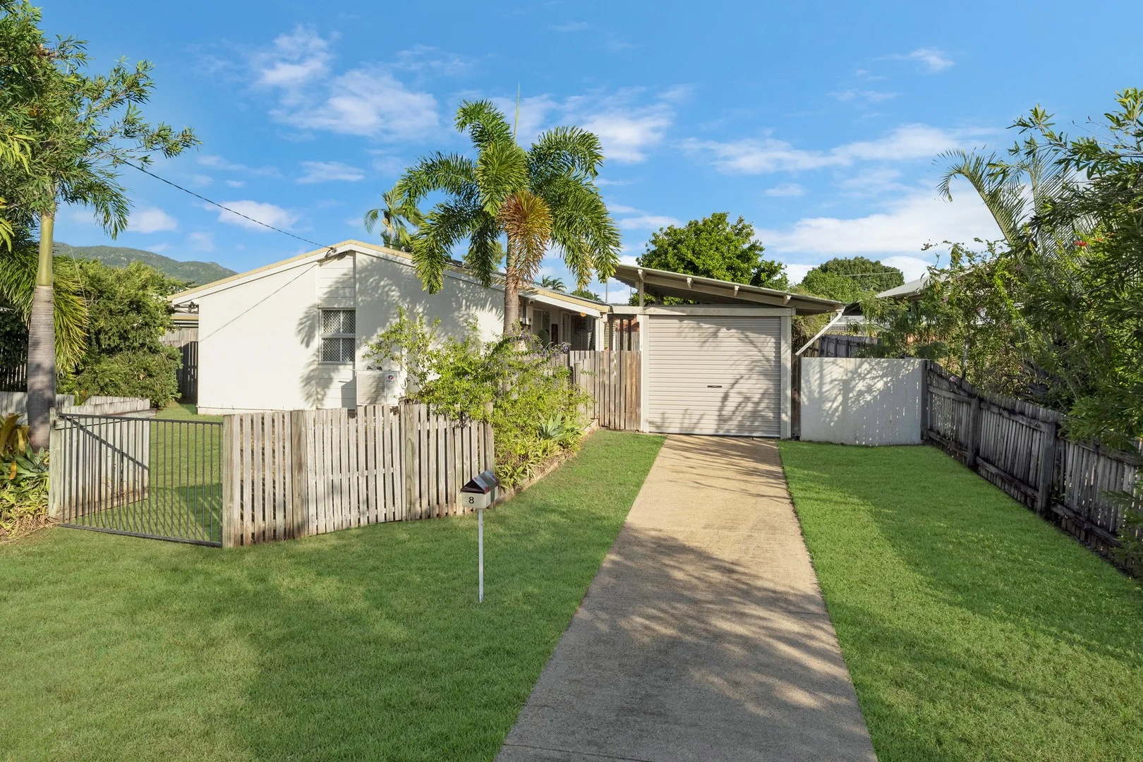 8 Josephine Crescent, Rasmussen QLD 4815