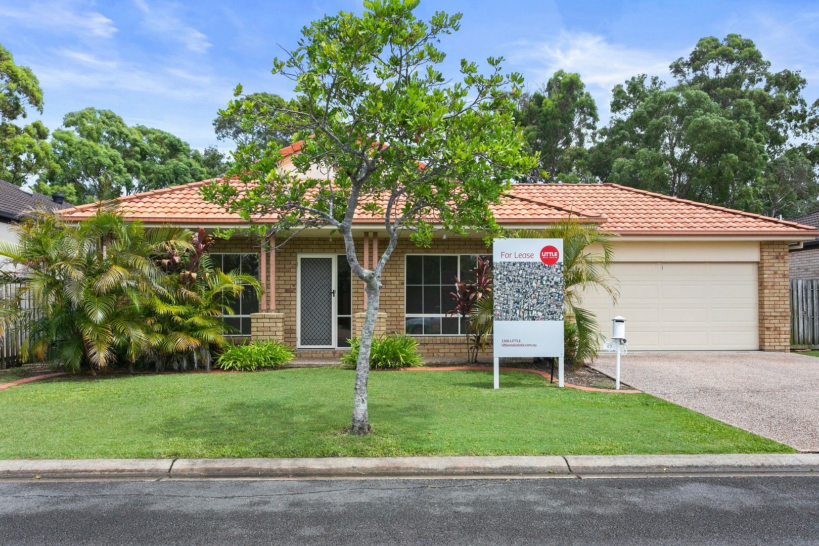 4 bedrooms House in 17 Imperia Crescent VARSITY LAKES QLD, 4227