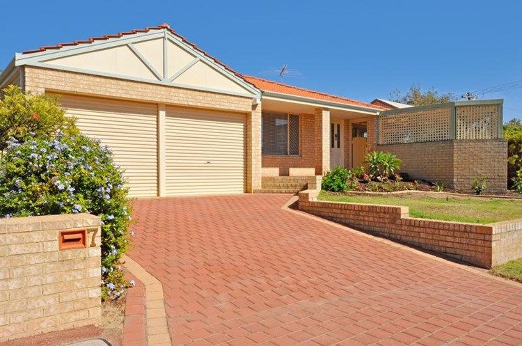 3 bedrooms House in 7 Hamersley Road SORRENTO WA, 6020