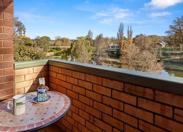 17/4 Mowatt Street, Queanbeyan East NSW 2620