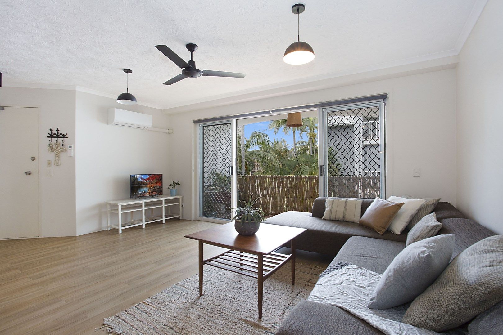 9/32 'Blue Haven Palms' Second Avenue, Broadbeach QLD 4218, Image 2