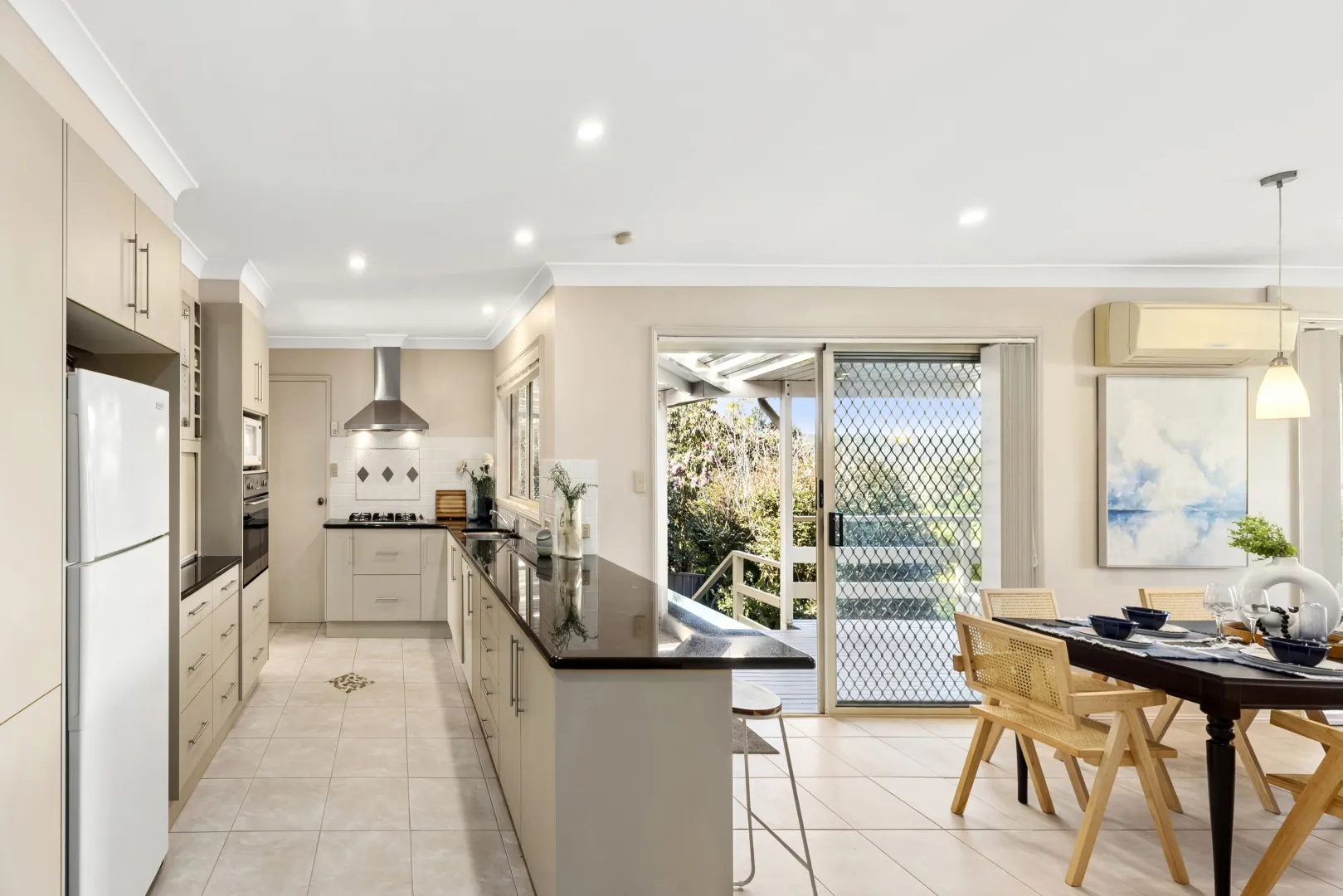 Spacious family living retreat - View 4