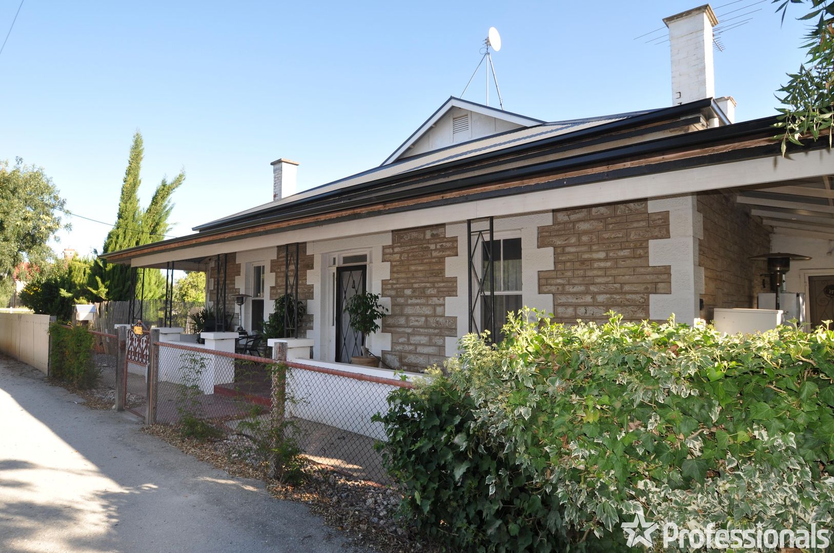 15 South Terrace, Kapunda SA 5373