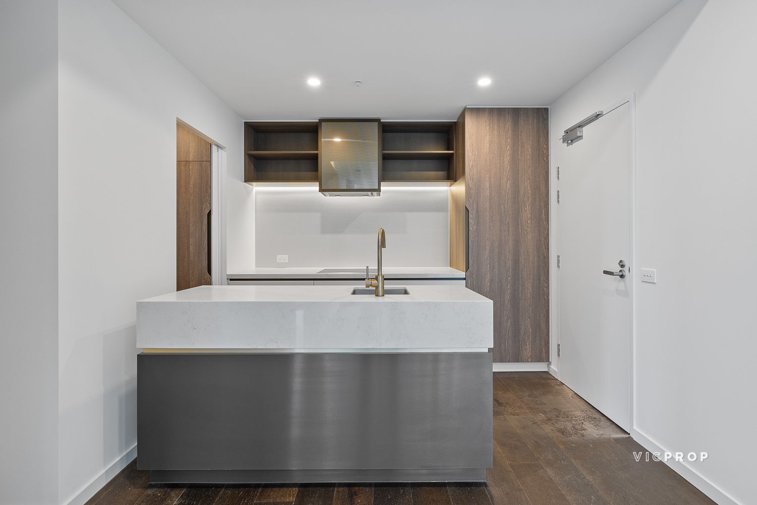 2 bedrooms Apartment / Unit / Flat in 4706/119 a'beckett Street MELBOURNE VIC, 3000