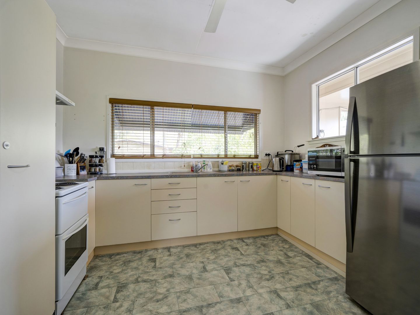 27 Elizabeth Street, Esk QLD 4312, Image 2