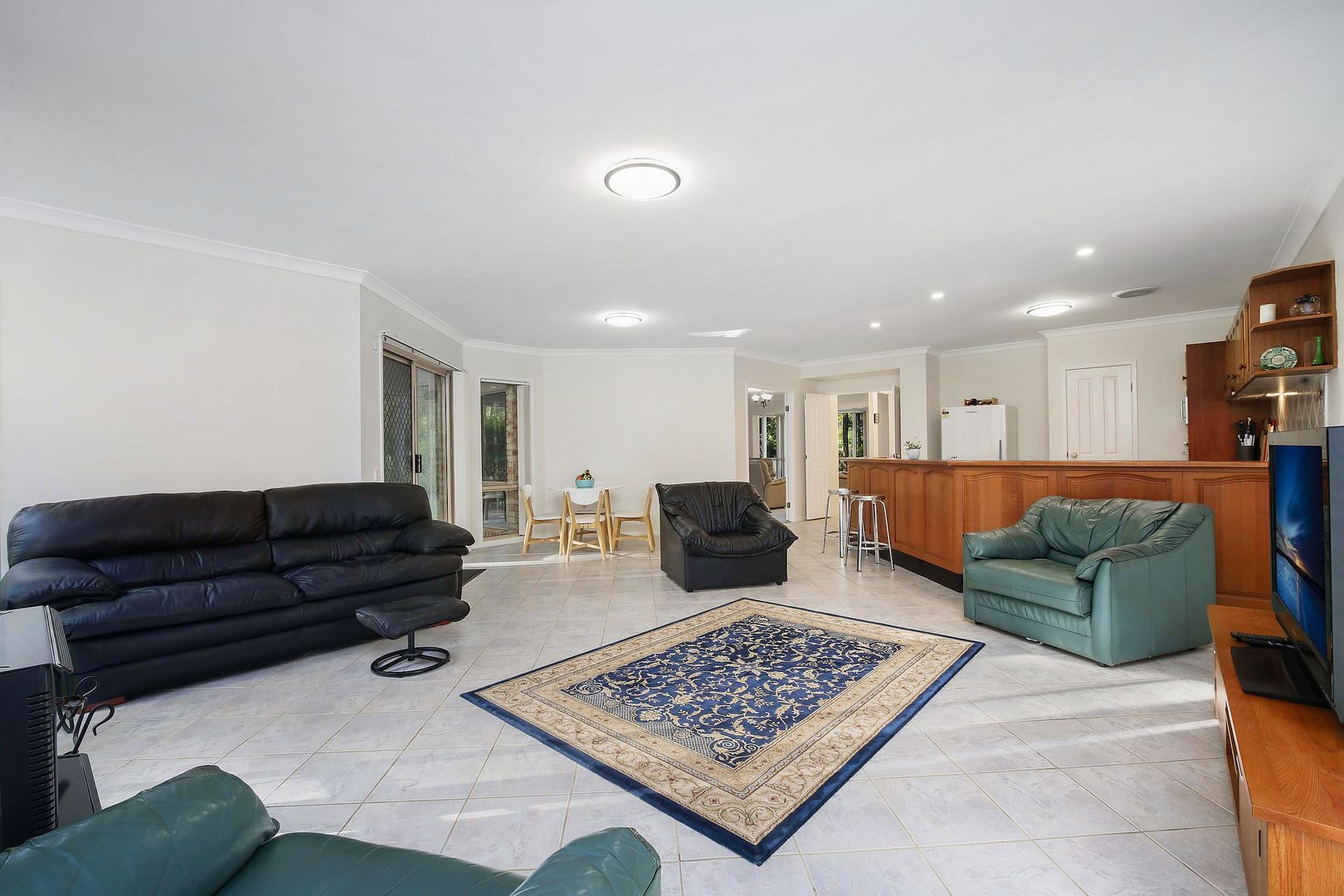 5 Parkridge Drive, Jilliby NSW 2259, Image 2