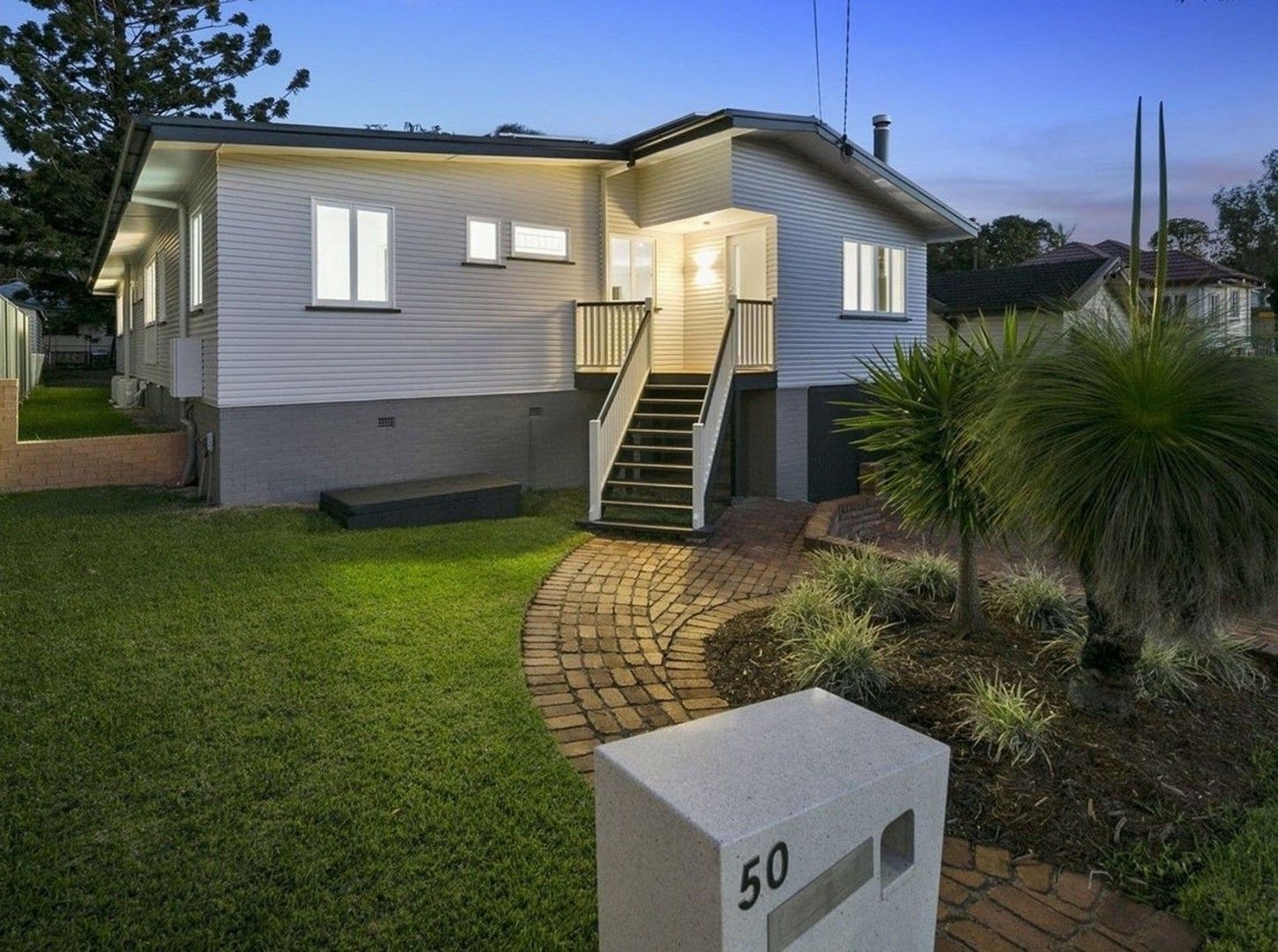 5 bedrooms House in 50 Galsworthy Street HOLLAND PARK WEST QLD, 4121