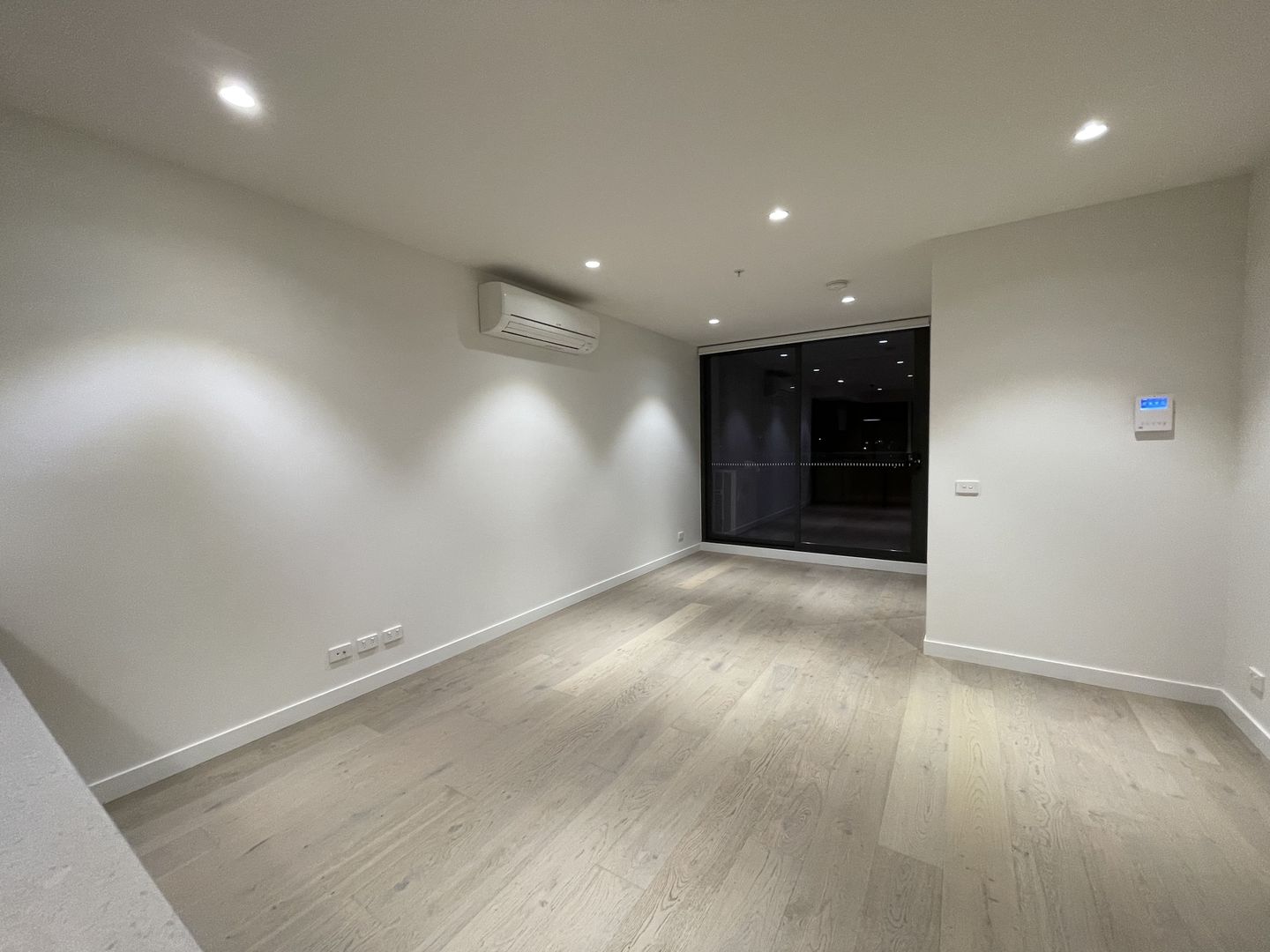 2 bedrooms Apartment / Unit / Flat in 707/9-15 David Street RICHMOND VIC, 3121