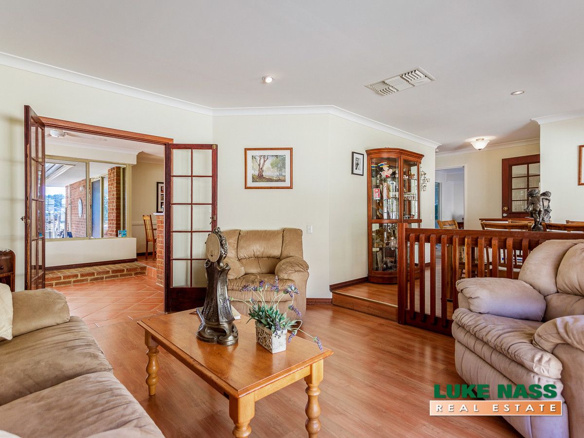 38 Amethyst Crescent, Mount Richon WA 6112, Image 1