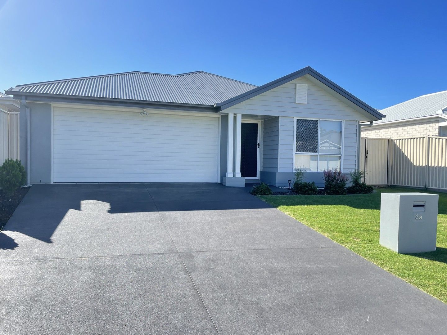 4 bedrooms House in 3A Vanna Place REDLAND BAY QLD, 4165