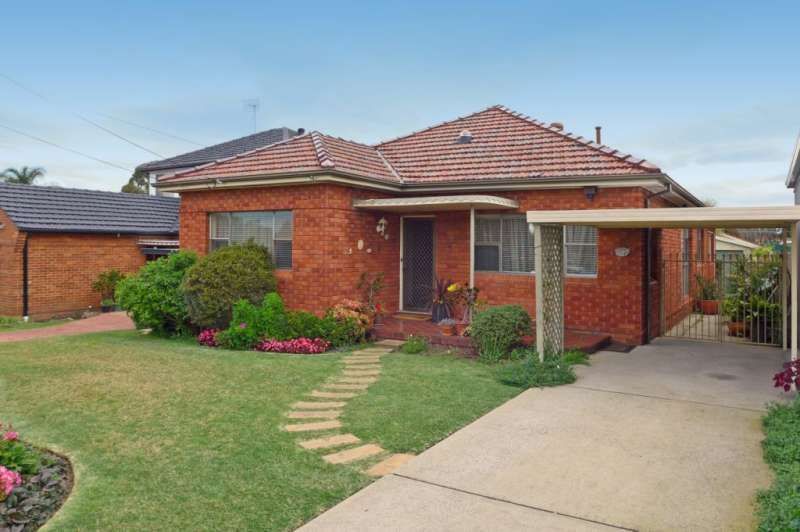 3 bedrooms House in 9 Booragul Street BEVERLY HILLS NSW, 2209