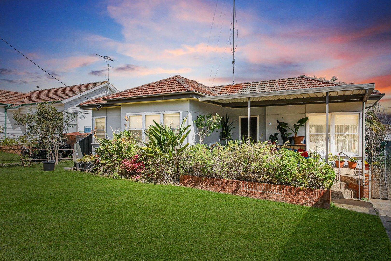 41 & 41a Hoddle Avenue, Bradbury NSW 2560, Image 0