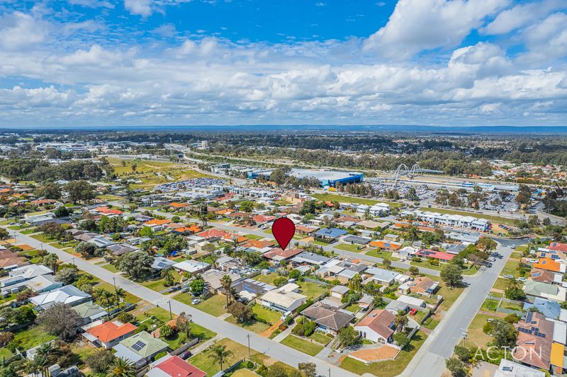 4 bedrooms House in 10 Jurrell Street MANDURAH WA, 6210