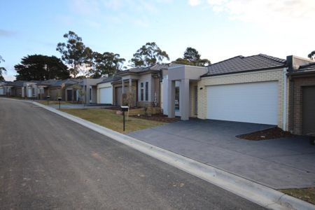 2 Woodright Circuit, Cranbourne VIC 3977, Image 1