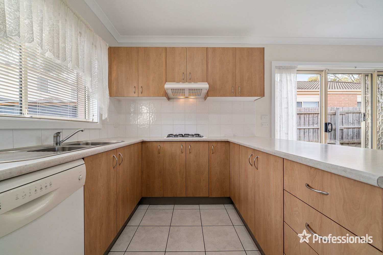 16 Panorama Drive, Hillside VIC 3037, Image 2