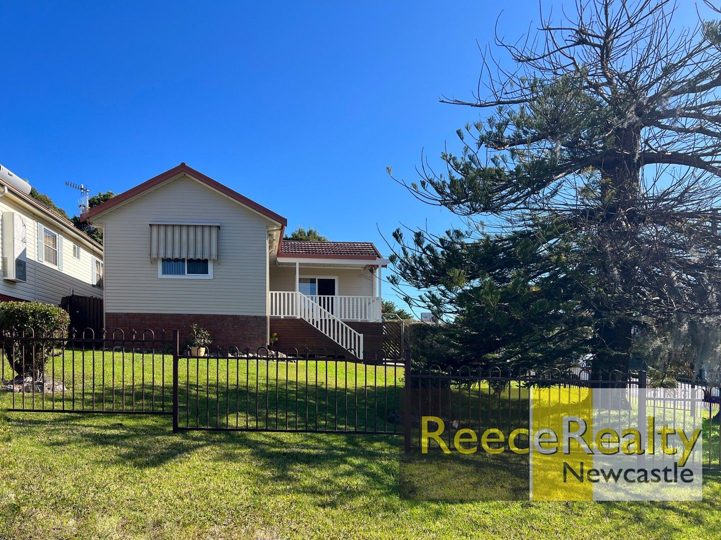 4 bedrooms House in 20 Lake Avenue CARDIFF SOUTH NSW, 2285