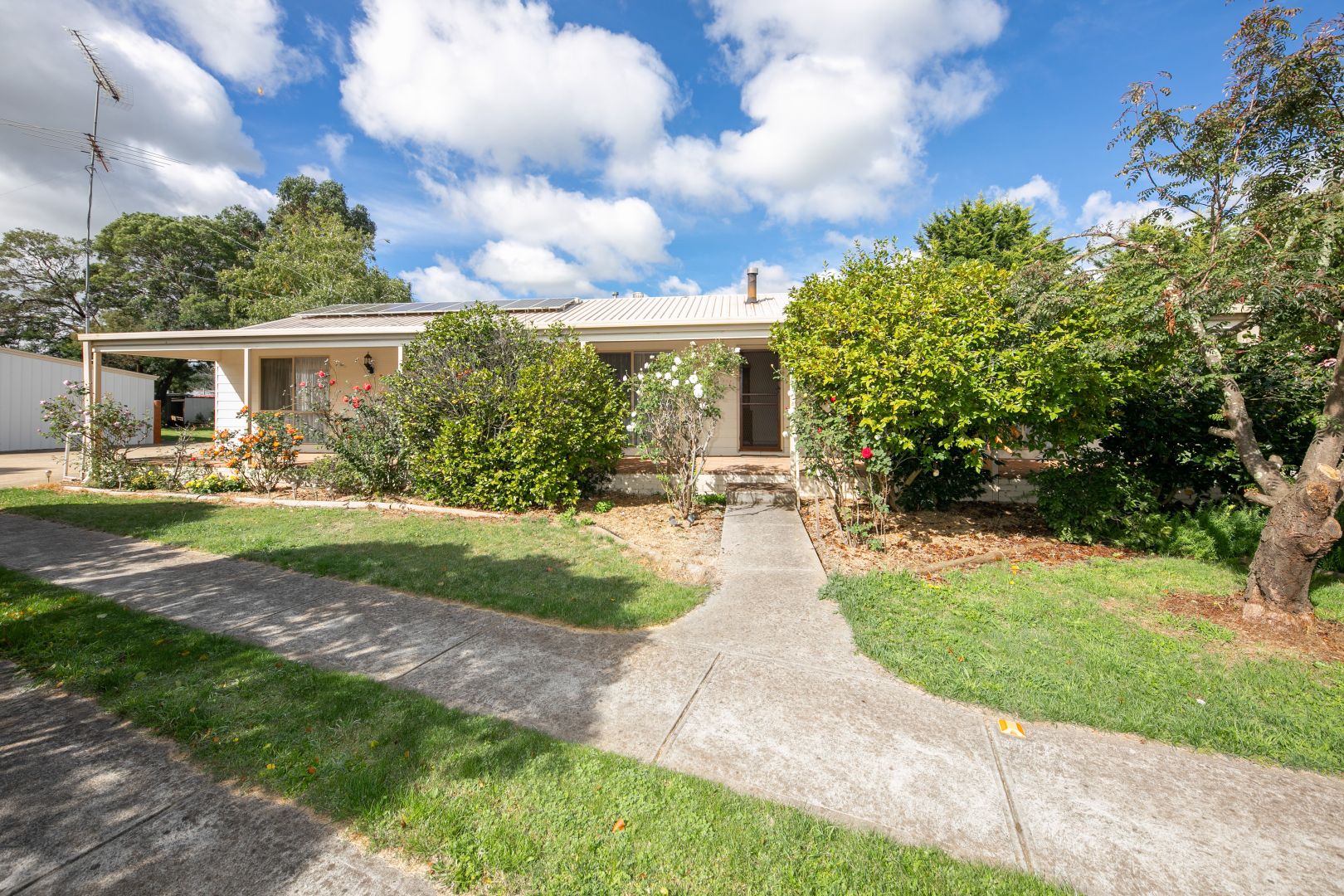 8 Rose Boulevard, Lancefield VIC 3435