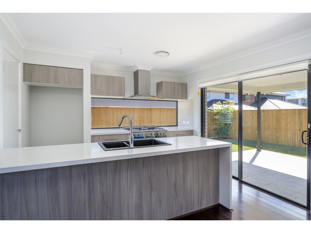 26 Bowen Circuit, Gledswood Hills NSW 2557, Image 2