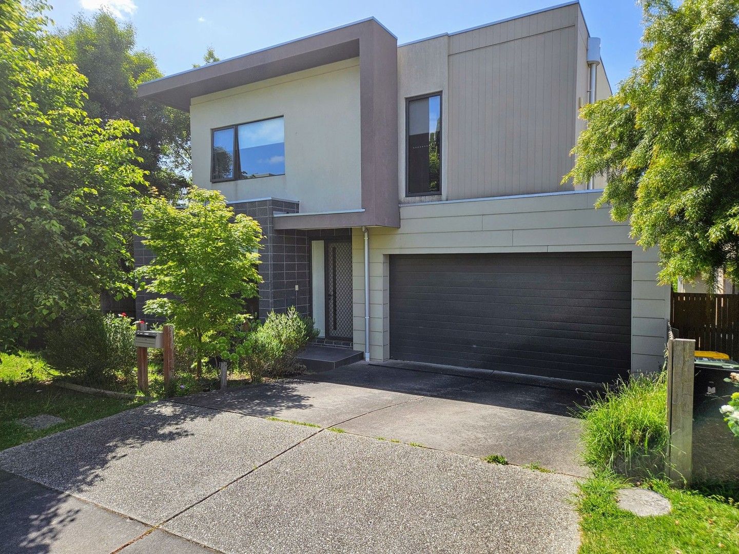 4 bedrooms House in 16 Solferino Close MOUNT WAVERLEY VIC, 3149