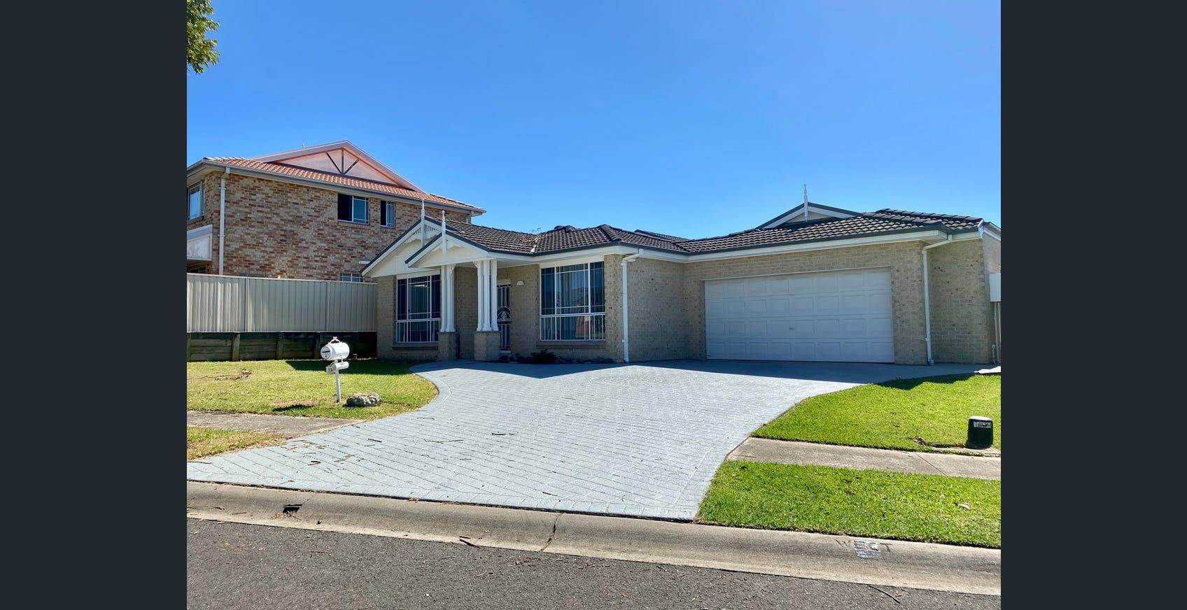 4 bedrooms House in 11 Port Macquarie Avenue HOXTON PARK NSW, 2171