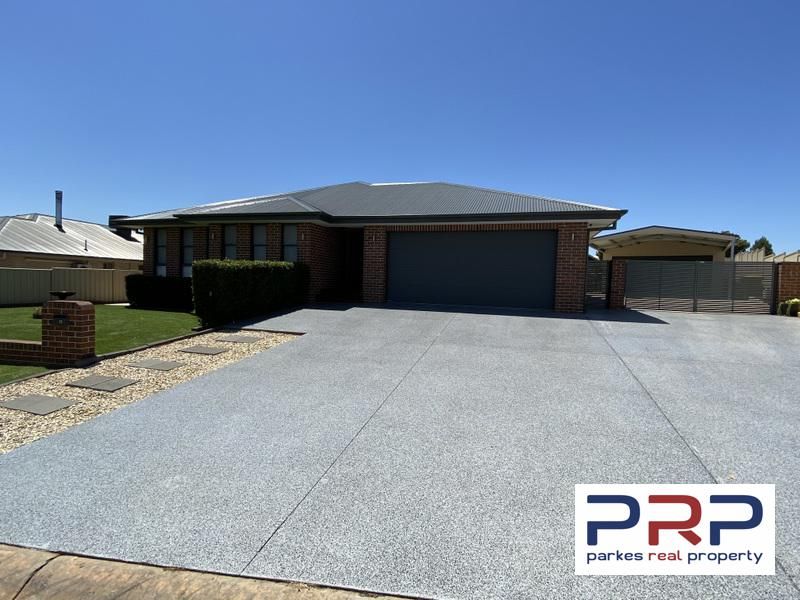 11 Cedar Crescent, Parkes NSW 2870, Image 2