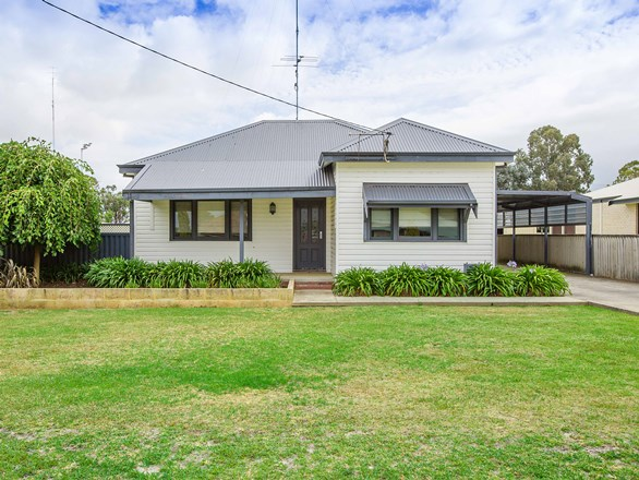 6 Peet Street, Harvey WA 6220