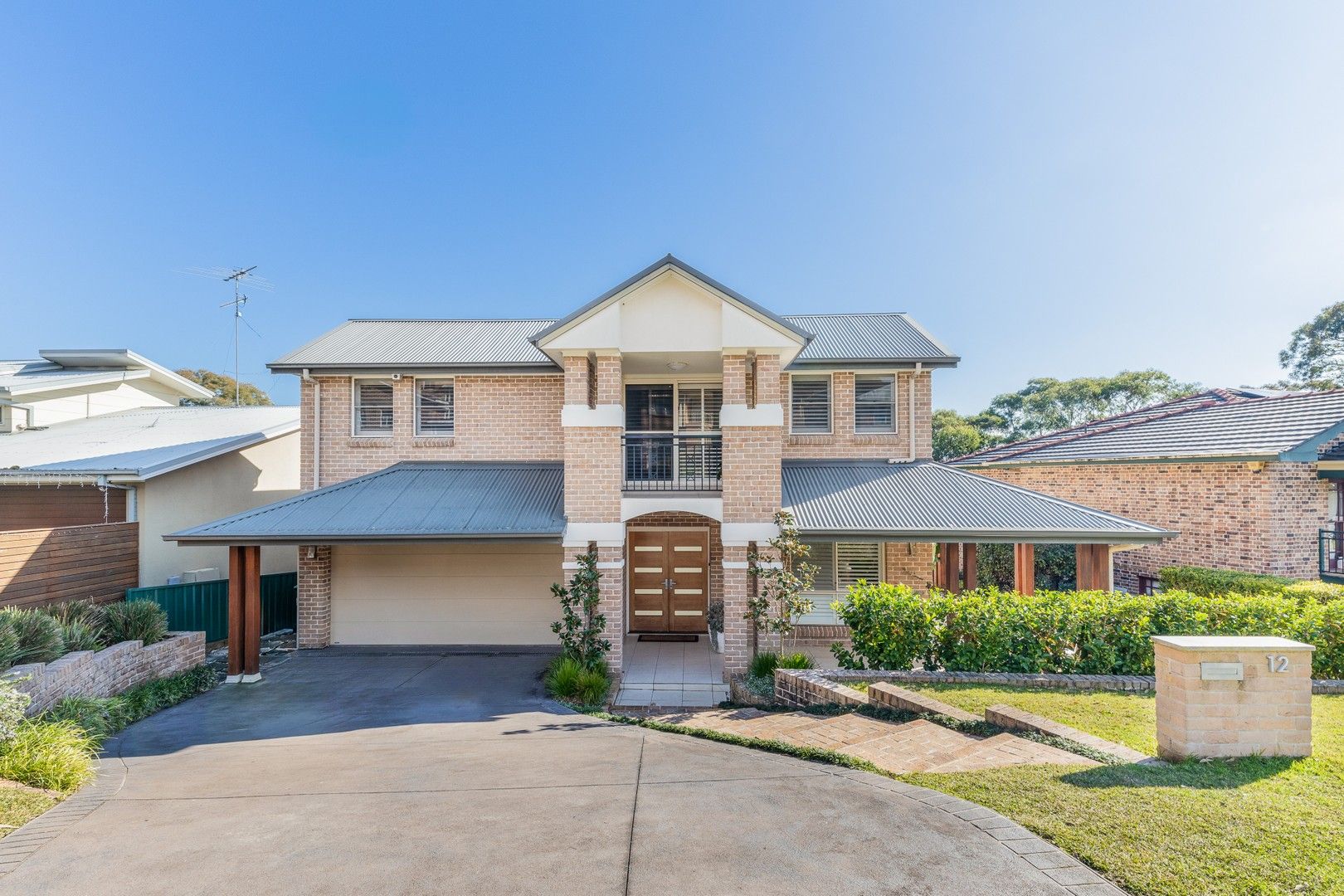 5 bedrooms House in 12 Lowry Place WORONORA HEIGHTS NSW, 2233