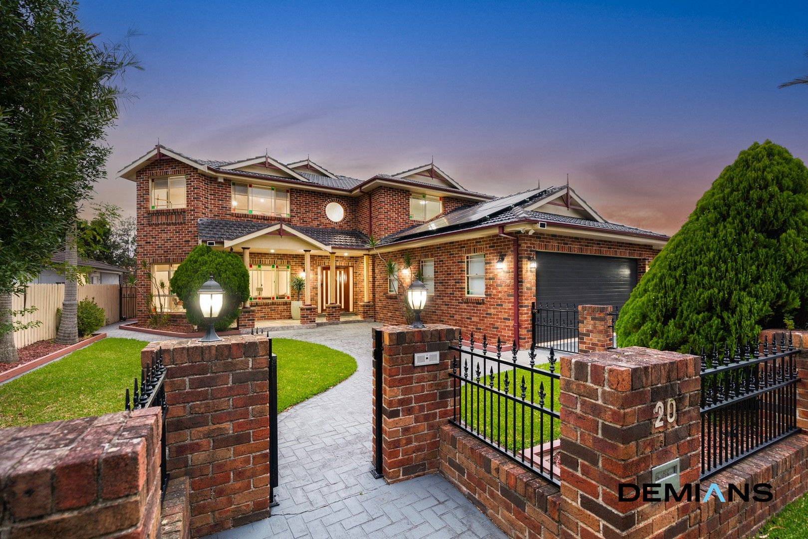 5 bedrooms House in 20 Wattle Grove Drive WATTLE GROVE NSW, 2173