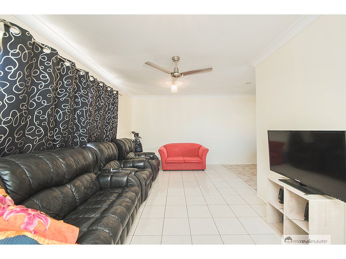 2/3 Dunbavan Place, Norman Gardens QLD 4701, Image 2