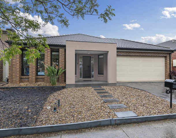 8 Ridgegreen Views, Caroline Springs VIC 3023