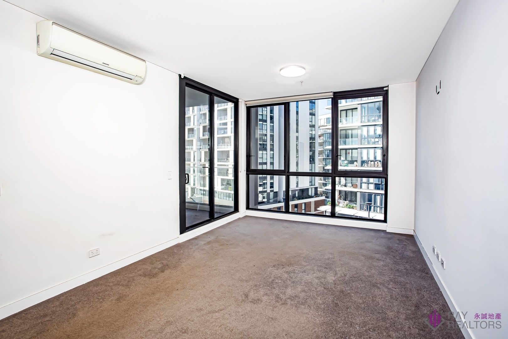 1 bedrooms Apartment / Unit / Flat in 711/17 Chisholm Street WOLLI CREEK NSW, 2205