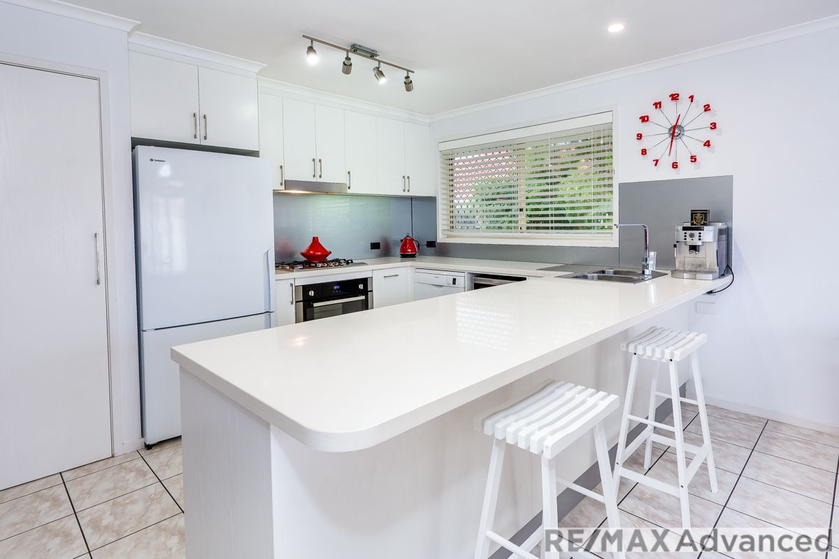 7 Salmon Place, Sandstone Point QLD 4511, Image 2