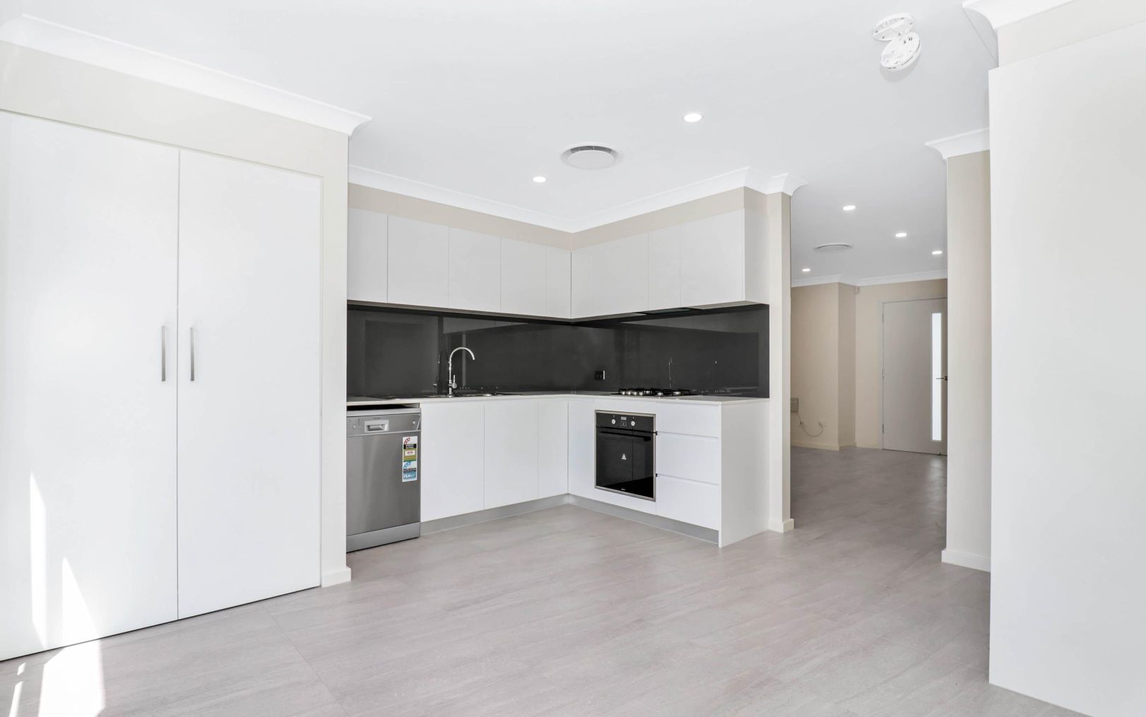 2/10 Sydney Street, St Marys NSW 2760, Image 2