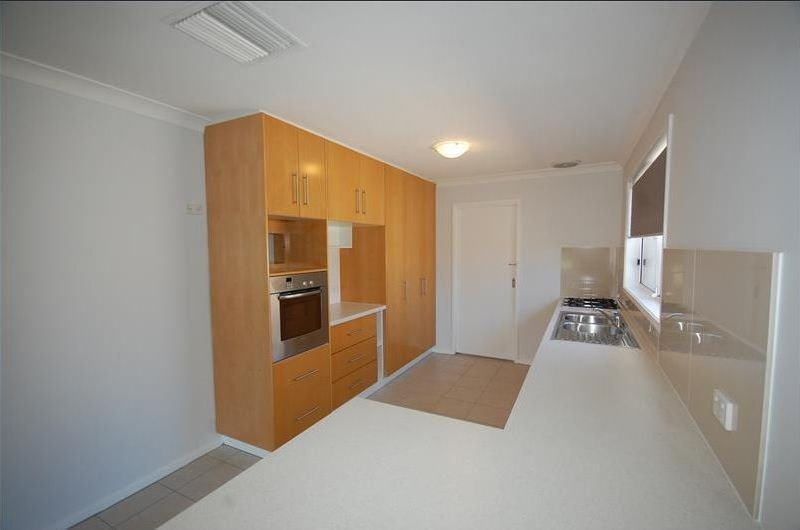 113 Raye Street, Tolland NSW 2650, Image 2