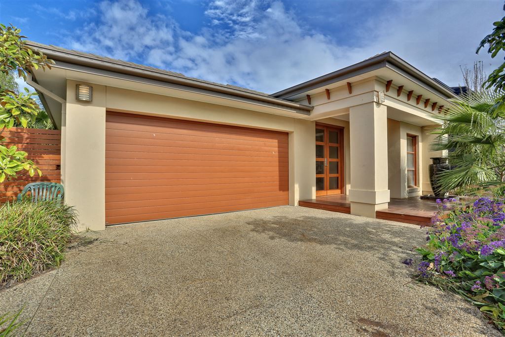 242 Saltwater Promenade, Point Cook Property History & Address