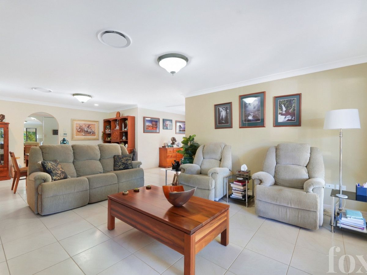 2/8 Burwood Court, Labrador QLD 4215, Image 1