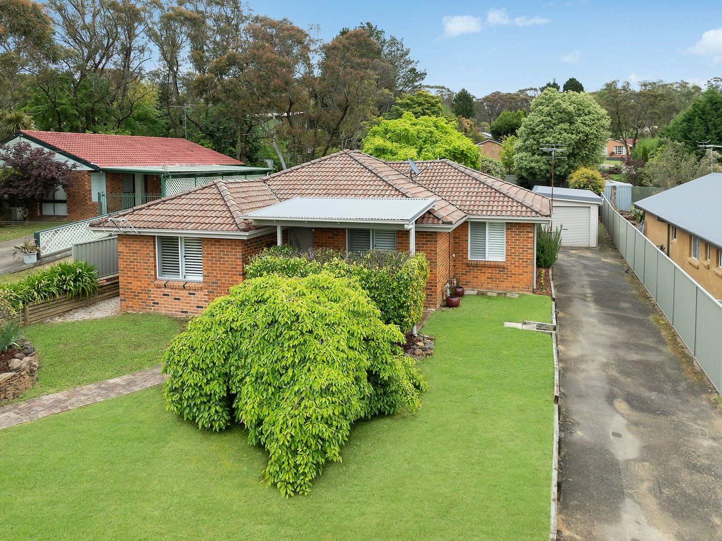 5 bedrooms House in 8 Hill Street WENTWORTH FALLS NSW, 2782