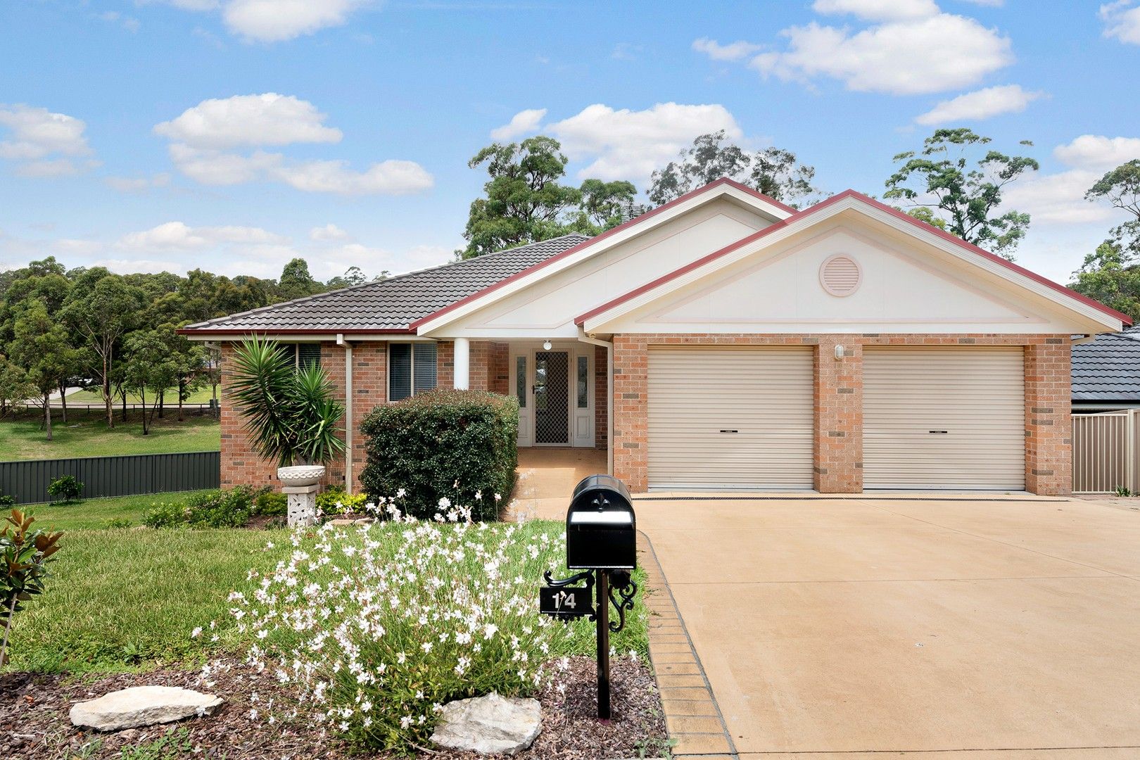 14 Warburton Close, Macquarie Hills NSW 2285, Image 0