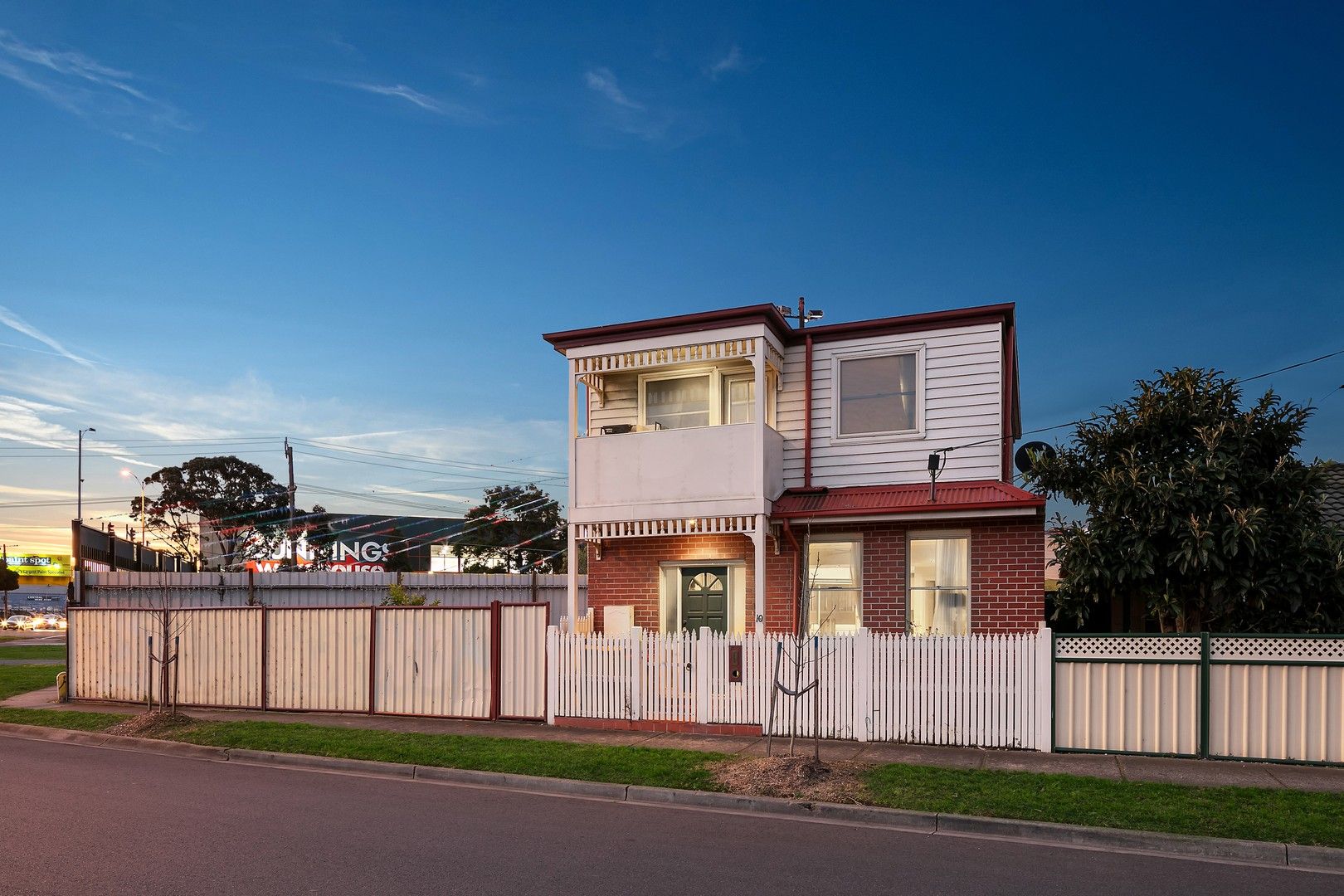 2 bedrooms House in 10 Geelong Street KINGSVILLE VIC, 3012