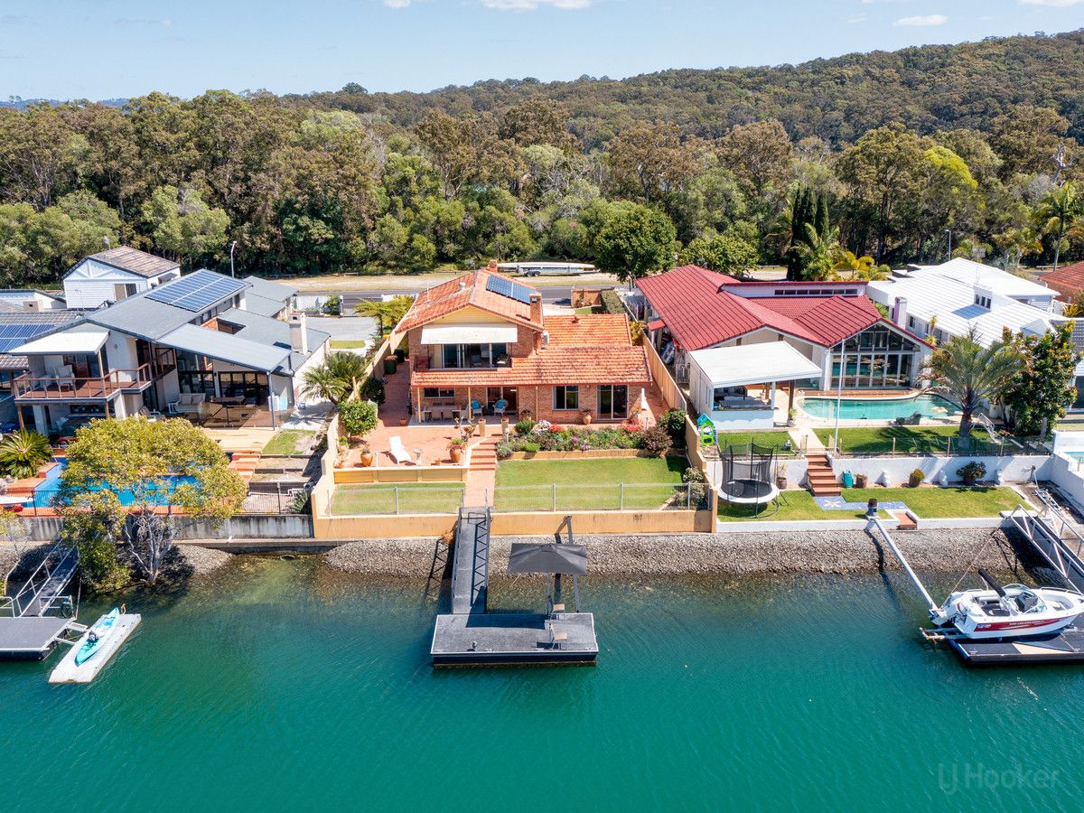 3 bedrooms House in 116 Tallebudgera Drive PALM BEACH QLD, 4221