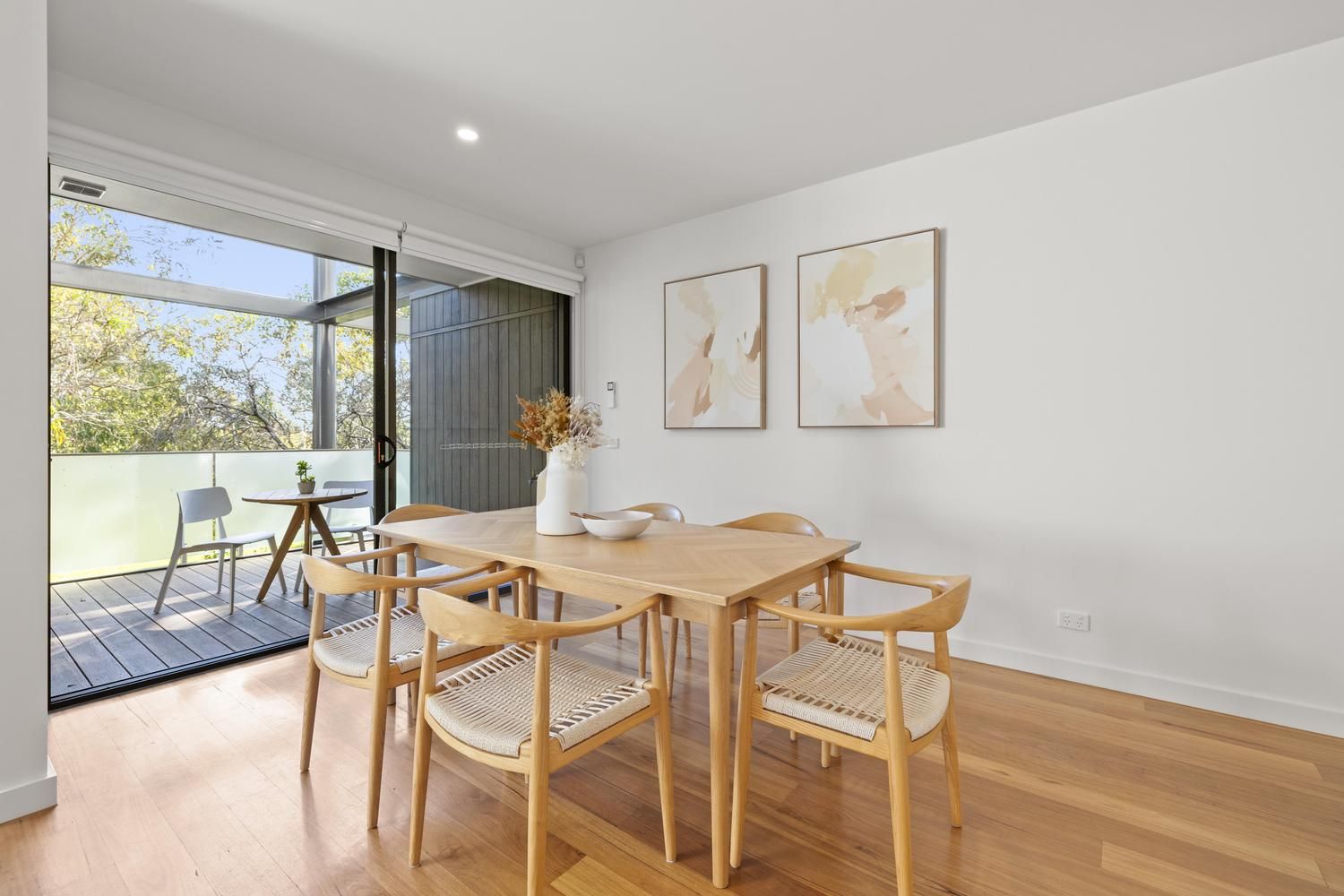 2/2 Worrall Street, Burwood VIC 3125, Image 2