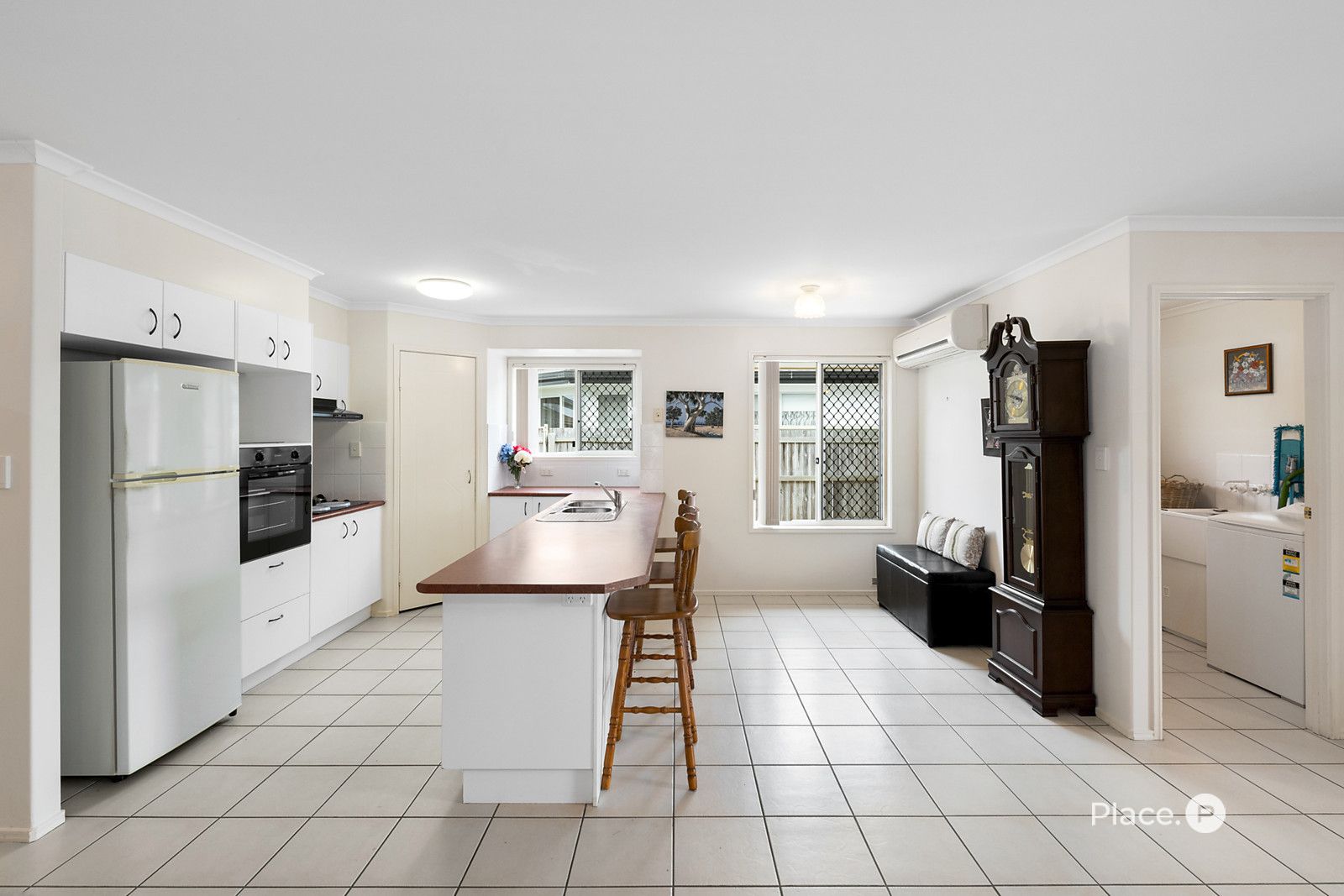 6 Rushcutters Court, Sandstone Point QLD 4511, Image 2