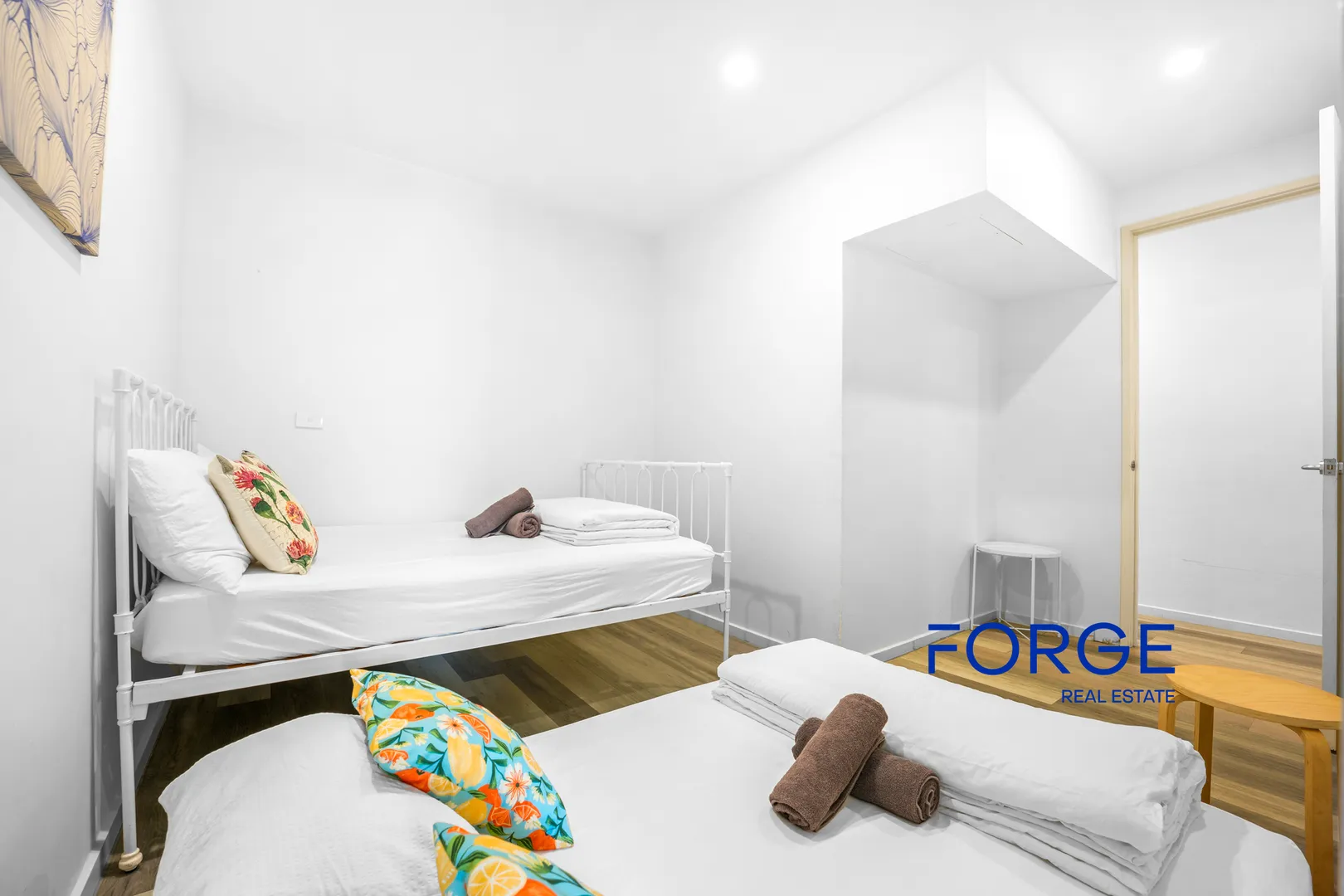 Paris End CBD Apartment  Exceptional Rental Yield - View 5
